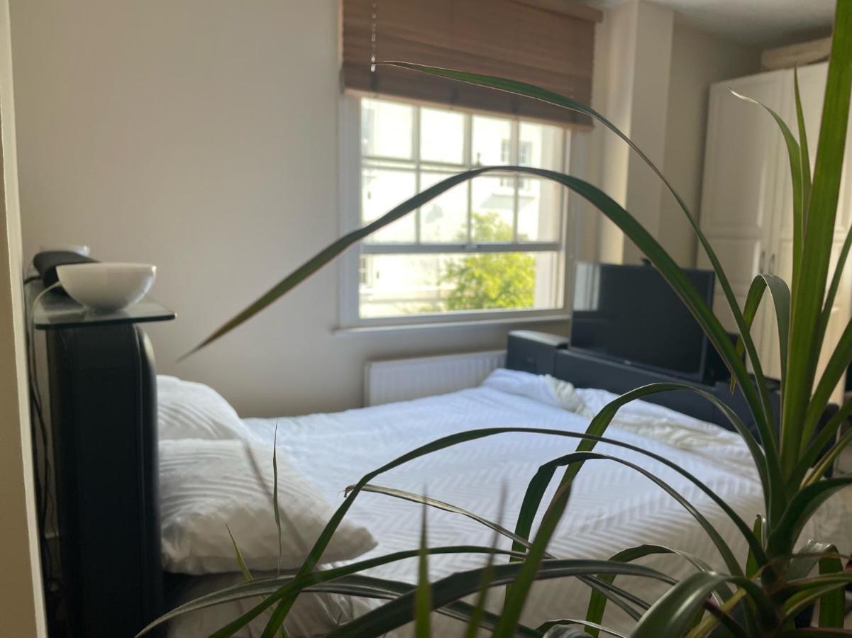 Private King With Huge En-suite In Shared House In Marylebone * Londen