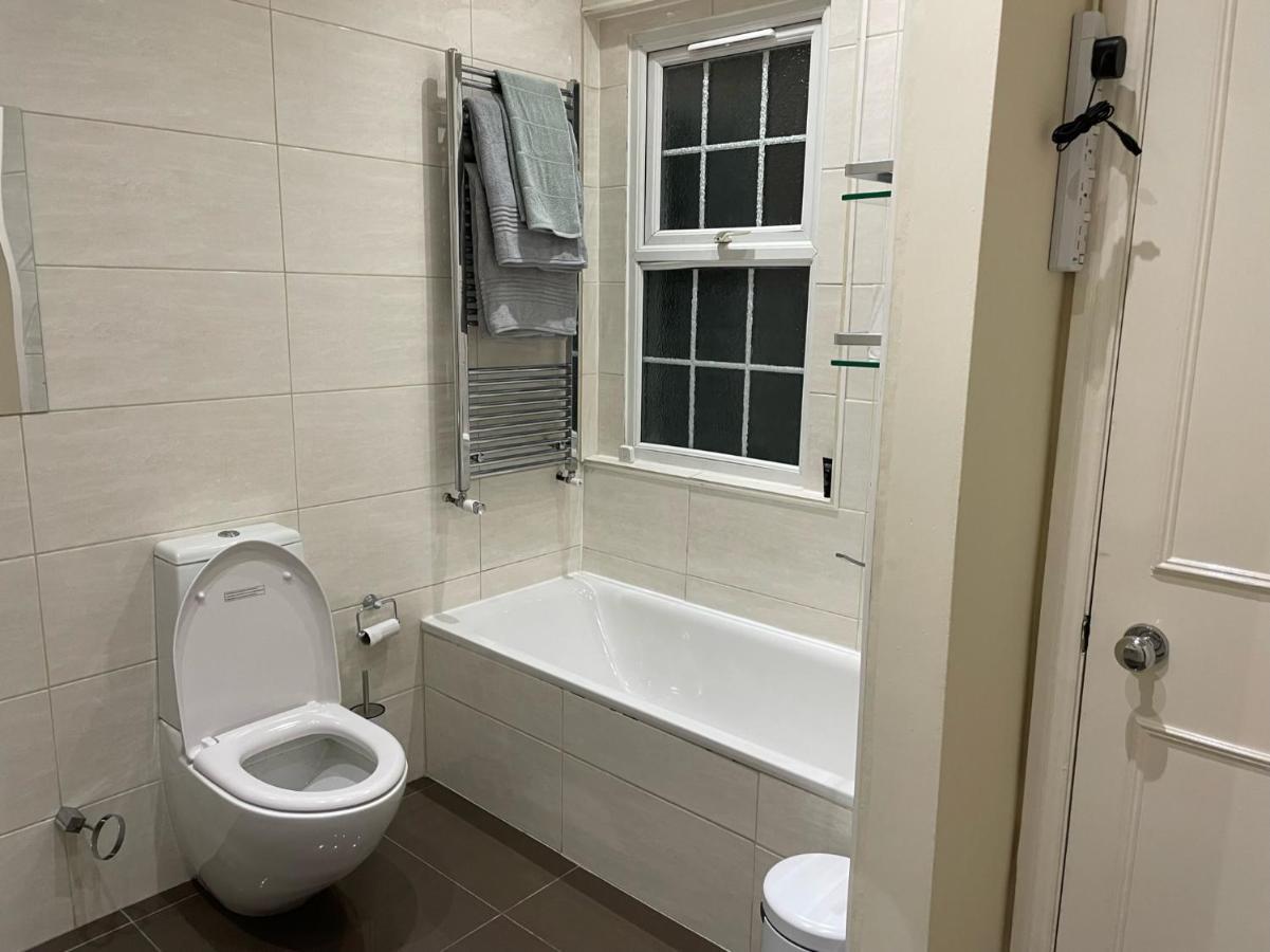 Private King With Huge En-suite In Shared House In Marylebone Londen