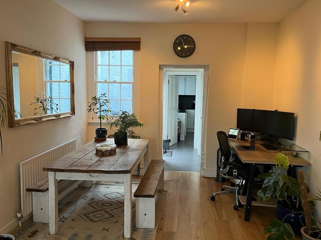 Private King With Huge En-suite In Shared House In Marylebone Accommodatie bij particulieren Londen